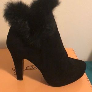 Black suede and fur boot